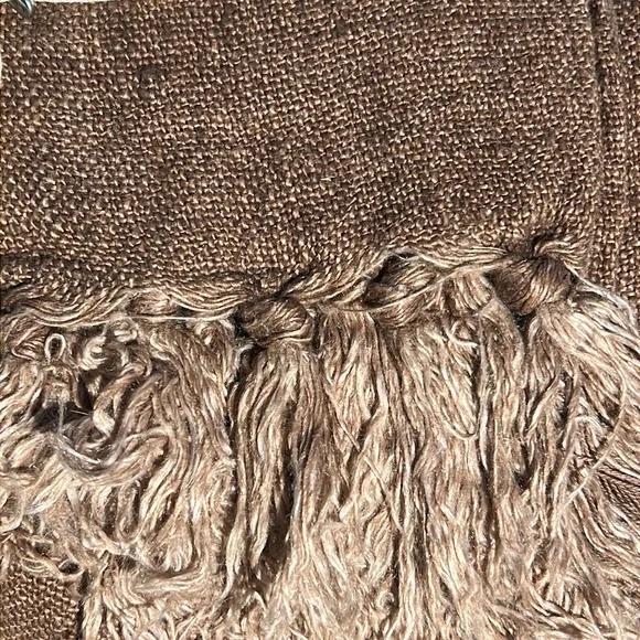 roost washed linen throw blanket w/raw fringe edge in “raisin”-NWT - Picture 5 of 5